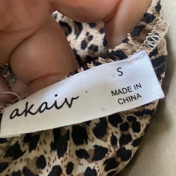Cropped off the shoulder leopard top, sash ties in back or wrap around front - Picture 9 of 9